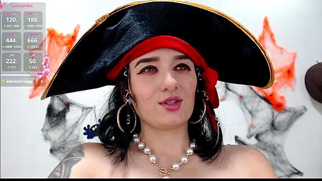 Snapshot of Sisirojas chatting on 10.24.25 Sisirojas online show from 10.24.25