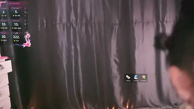 Snapshot of Sisirojas chatting on 10.28.25 Sisirojas online show from 10.28.25