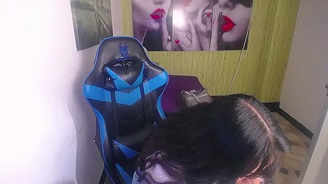 Snapshot of Charis_21 chatting on 10.01.25 Charis 21 online show from 10.01.25