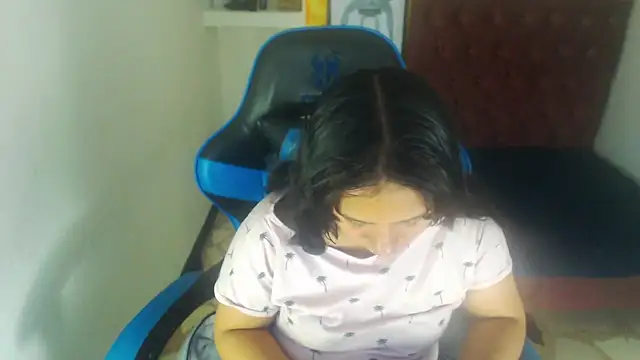 Snapshot of Charis_21 chatting on 10.02.25 Charis 21 online show from 10.02.25