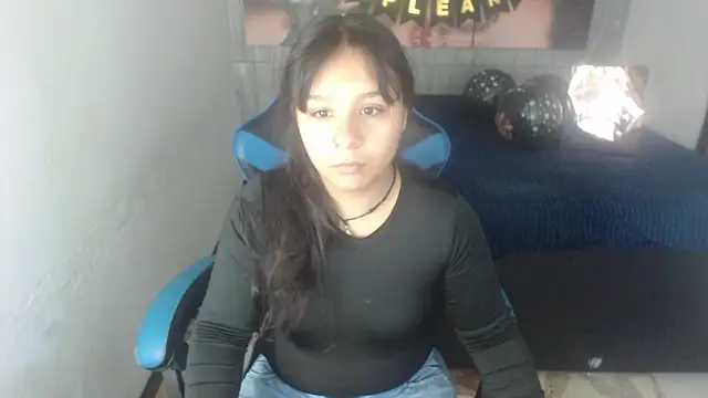 Snapshot of Charis_21 chatting on 10.04.25 Charis 21 online show from 10.04.25