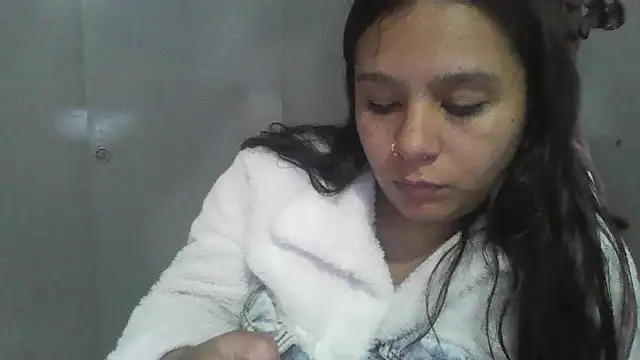 Snapshot of Charis_21 chatting on 05.10.26 Charis 21 online show from 05.10.26