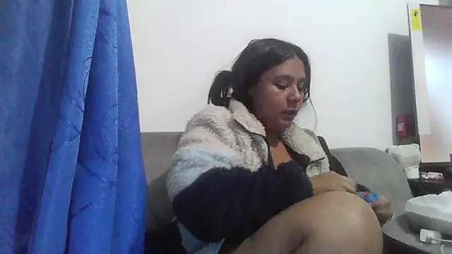 Snapshot of Charis_21 chatting on 05.11.26 Charis 21 online show from 05.11.26