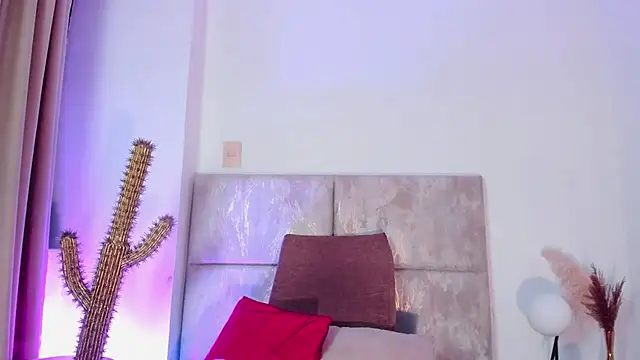 NoraDasilva online show from 12.21.24