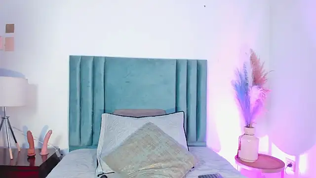 NoraDasilva online show from 02.28.25