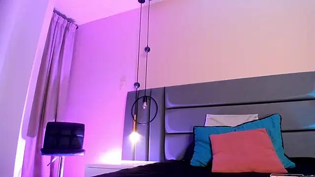 NoraDasilva online show from 03.04.25