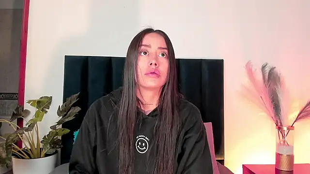 NoraDasilva online show from 10.08.25