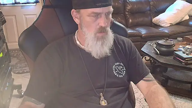 Snapshot of jimdacbin420 chatting on 10.05.25 jimdacbin420 online show from 10.05.25