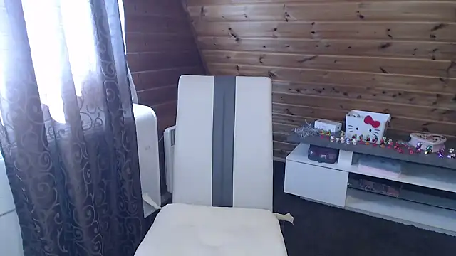 Snapshot of LaMadrina006 chatting on 02.13.26 LaMadrina006 online show from 02.13.26