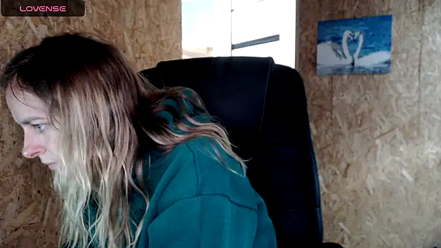 Snapshot of las_sweet chatting on 06.19.26 las sweet online show from 06.19.26
