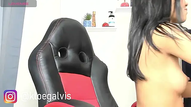 Snapshot of Kloe-squirts chatting on 03.13.25 Kloe-squirts online show from 03.13.25