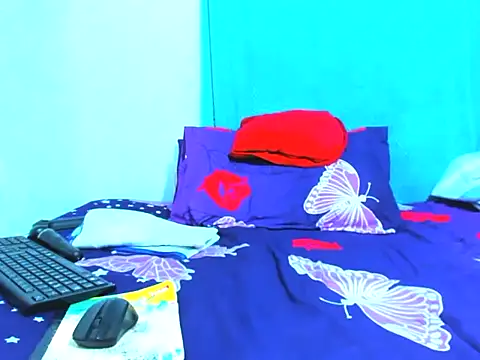 Snapshot of ebony_cristal1 chatting on 11.01.25 ebony cristal1 online show from 11.01.25