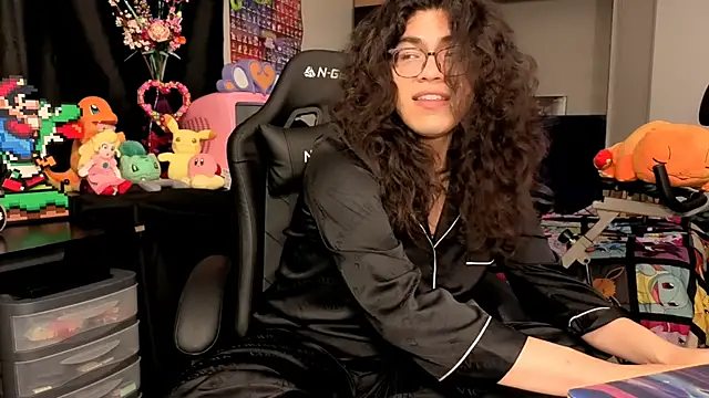 Snapshot of ShinyCherub chatting on 09.23.25 ShinyCherub online show from 09.23.25