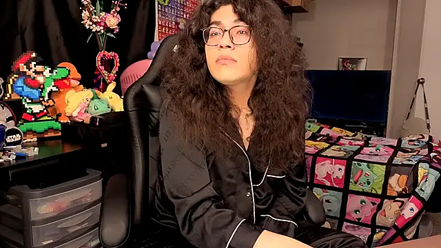 Snapshot of ShinyCherub chatting on 09.26.25 ShinyCherub online show from 09.26.25