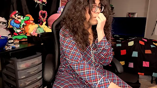 Snapshot of ShinyCherub chatting on 09.26.25 ShinyCherub online show from 09.26.25