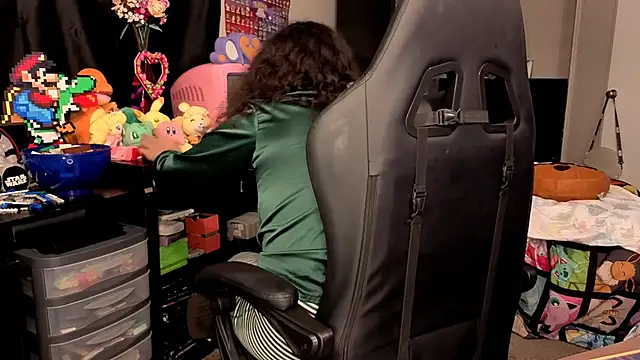 Snapshot of ShinyCherub chatting on 09.28.25 ShinyCherub online show from 09.28.25