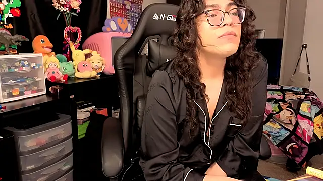 Snapshot of ShinyCherub chatting on 09.30.25 ShinyCherub online show from 09.30.25