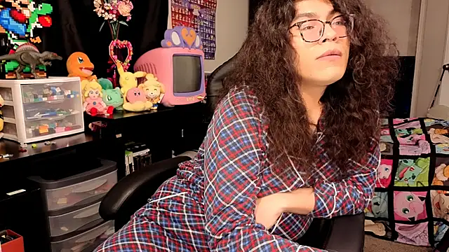 Snapshot of ShinyCherub chatting on 09.30.25 ShinyCherub online show from 09.30.25