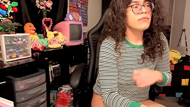 Snapshot of ShinyCherub chatting on 10.01.25 ShinyCherub online show from 10.01.25