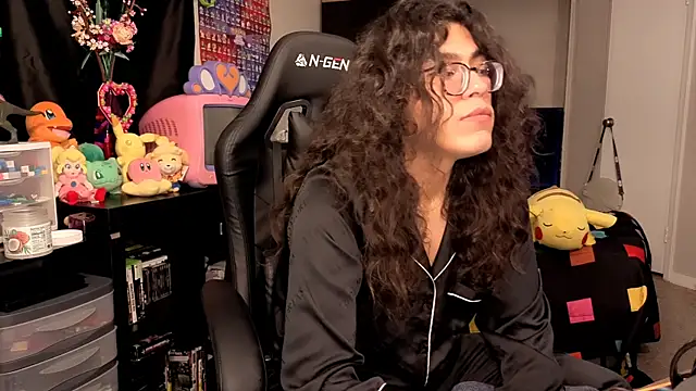 Snapshot of ShinyCherub chatting on 10.01.25 ShinyCherub online show from 10.01.25