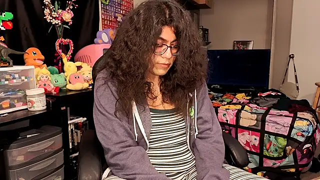 Snapshot of ShinyCherub chatting on 10.04.25 ShinyCherub online show from 10.04.25