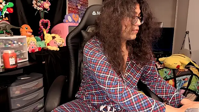 Snapshot of ShinyCherub chatting on 10.06.25 ShinyCherub online show from 10.06.25