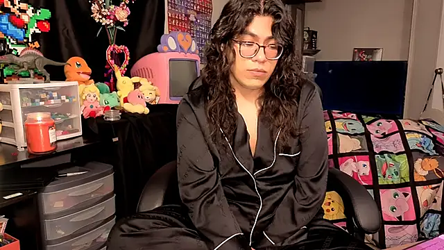 Snapshot of ShinyCherub chatting on 10.06.25 ShinyCherub online show from 10.06.25