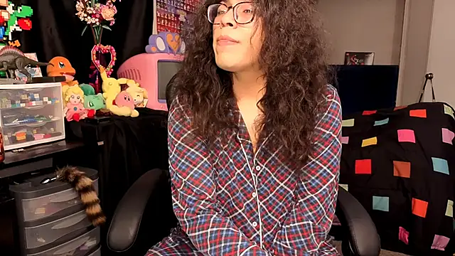 Snapshot of ShinyCherub chatting on 10.09.25 ShinyCherub online show from 10.09.25