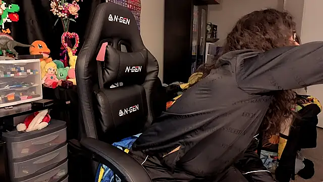 Snapshot of ShinyCherub chatting on 10.11.25 ShinyCherub online show from 10.11.25