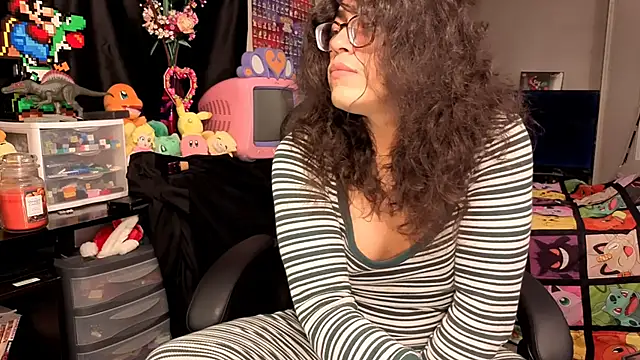 Snapshot of ShinyCherub chatting on 10.12.25 ShinyCherub online show from 10.12.25