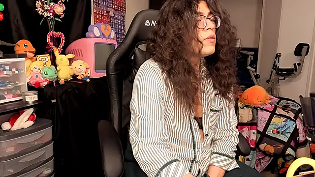 Snapshot of ShinyCherub chatting on 10.16.25 ShinyCherub online show from 10.16.25