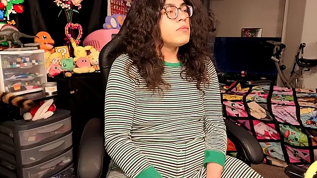 Snapshot of ShinyCherub chatting on 10.18.25 ShinyCherub online show from 10.18.25