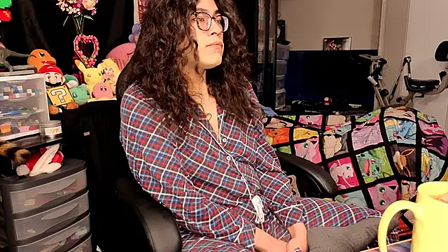 Snapshot of ShinyCherub chatting on 10.22.25 ShinyCherub online show from 10.22.25