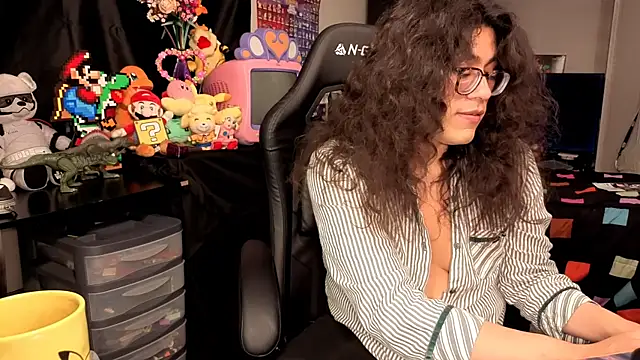 Snapshot of ShinyCherub chatting on 10.27.25 ShinyCherub online show from 10.27.25