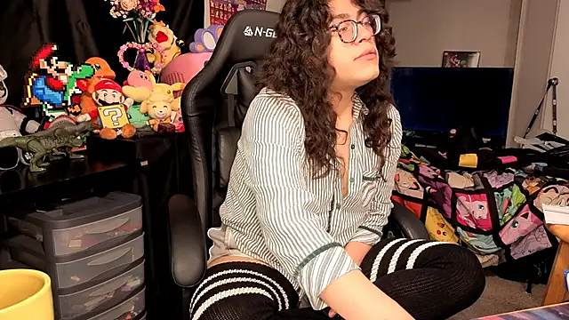 Snapshot of ShinyCherub chatting on 10.29.25 ShinyCherub online show from 10.29.25