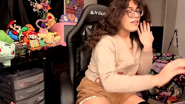 Snapshot of ShinyCherub chatting on 11.03.25 ShinyCherub online show from 11.03.25