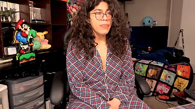 Snapshot of ShinyCherub chatting on 11.06.25 ShinyCherub online show from 11.06.25