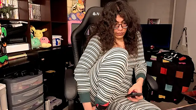 Snapshot of ShinyCherub chatting on 11.07.25 ShinyCherub online show from 11.07.25