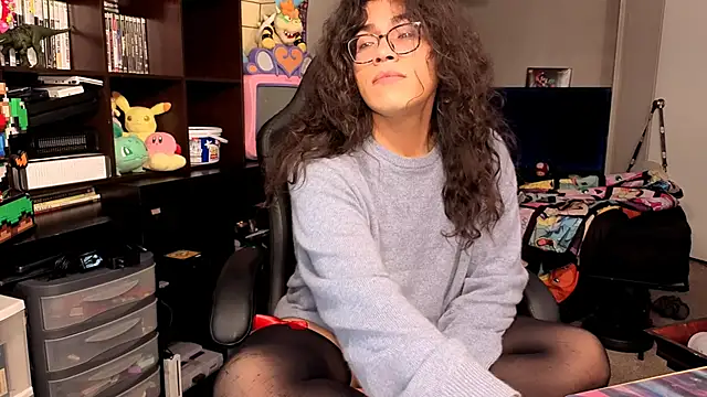 Snapshot of ShinyCherub chatting on 11.07.25 ShinyCherub online show from 11.07.25