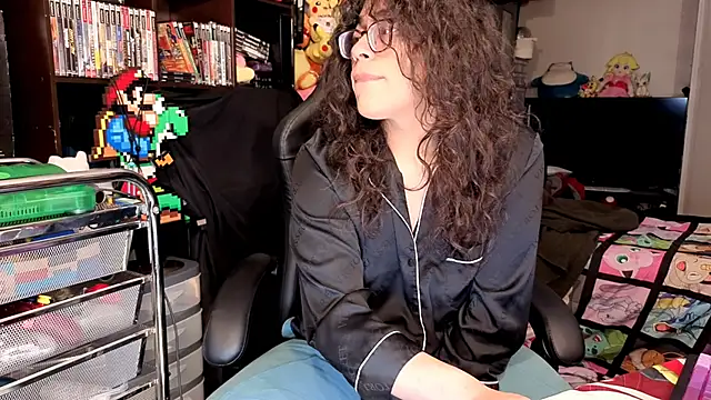 Snapshot of ShinyCherub chatting on 04.18.26 ShinyCherub online show from 04.18.26