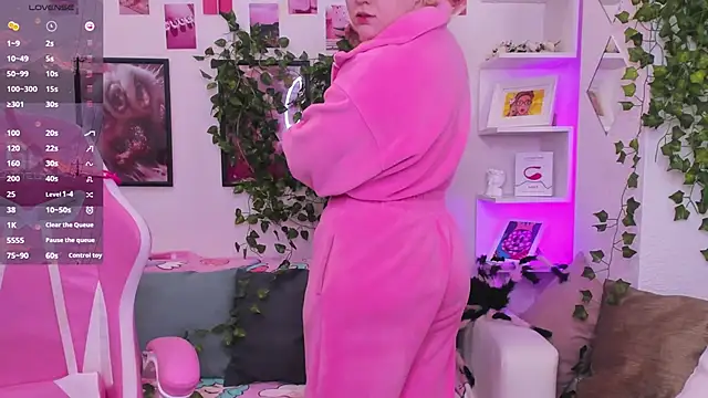 art lovee online show from 10.15.25