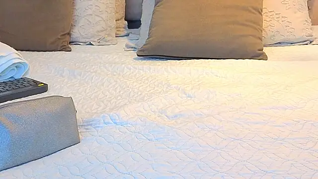 KeryHillson online show from 11.06.25