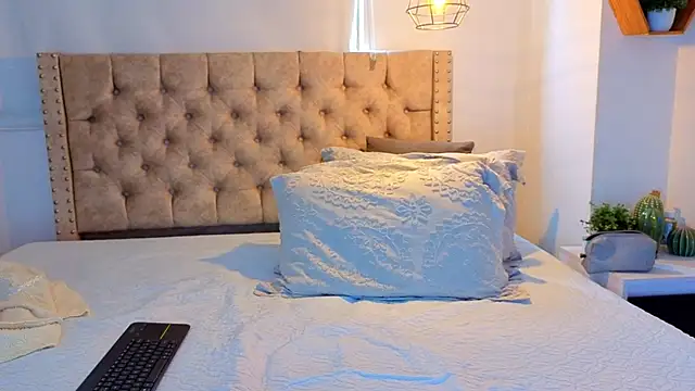 Snapshot of KeryHillson chatting on 02.20.26 KeryHillson online show from 02.20.26