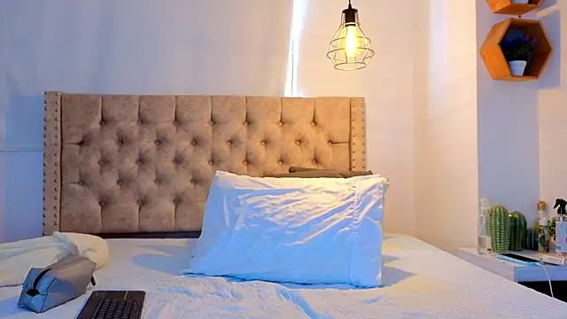 KeryHillson online show from 04.01.26