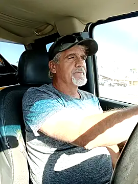 Snapshot of TTolbert chatting on 12.01.24 TTolbert online show from 12.01.24