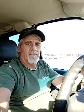 Snapshot of TTolbert chatting on 01.12.25 TTolbert online show from 01.12.25