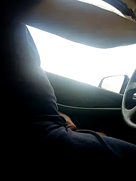 Snapshot of TTolbert chatting on 10.13.25 TTolbert online show from 10.13.25