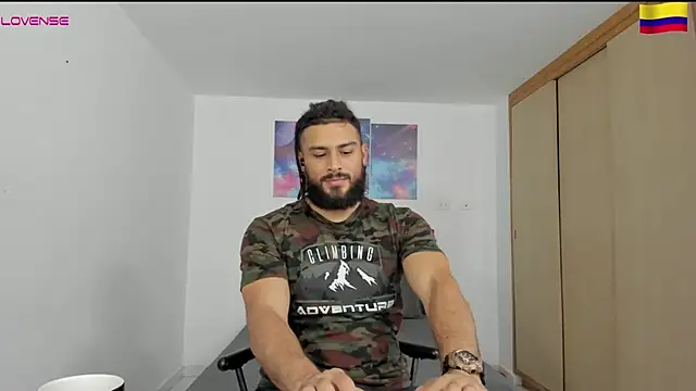 Snapshot of Louis_marley__ chatting on 12.12.24 Louis marley online show from 12.12.24