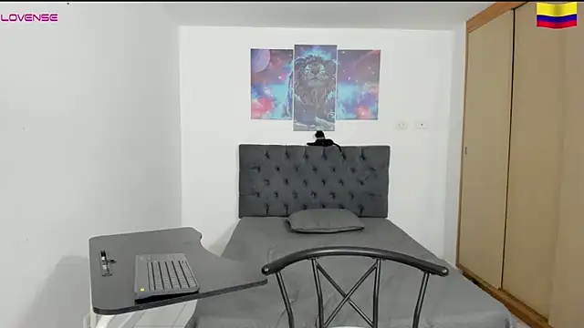 Snapshot of Louis_marley__ chatting on 12.18.24 Louis marley online show from 12.18.24