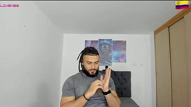 Snapshot of Louis_marley__ chatting on 12.19.24 Louis marley online show from 12.19.24